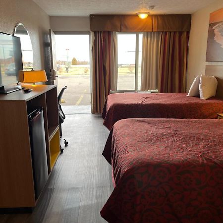 Days Inn & Suites By Wyndham Dayton North Dış mekan fotoğraf