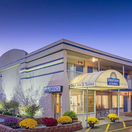Days Inn & Suites By Wyndham Dayton North Dış mekan fotoğraf