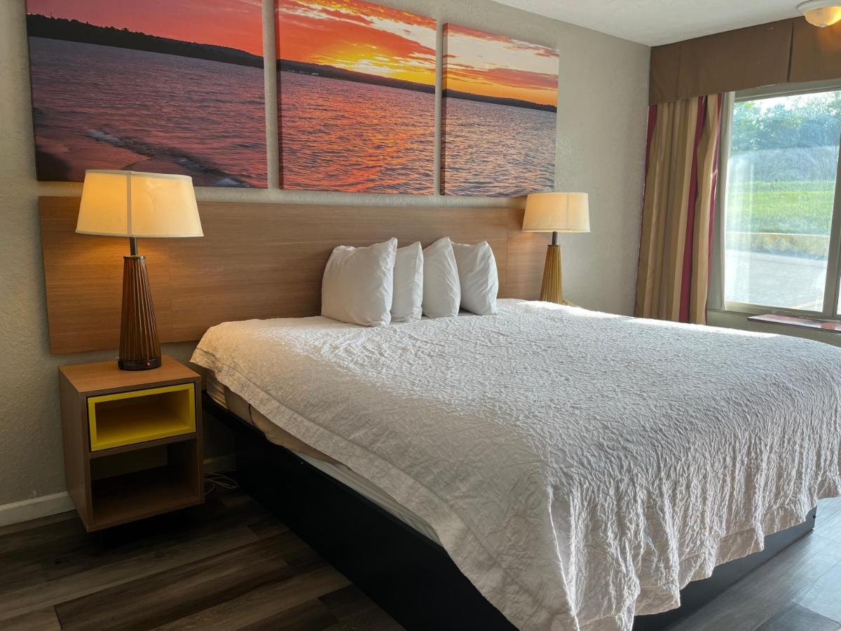 Days Inn & Suites By Wyndham Dayton North Dış mekan fotoğraf