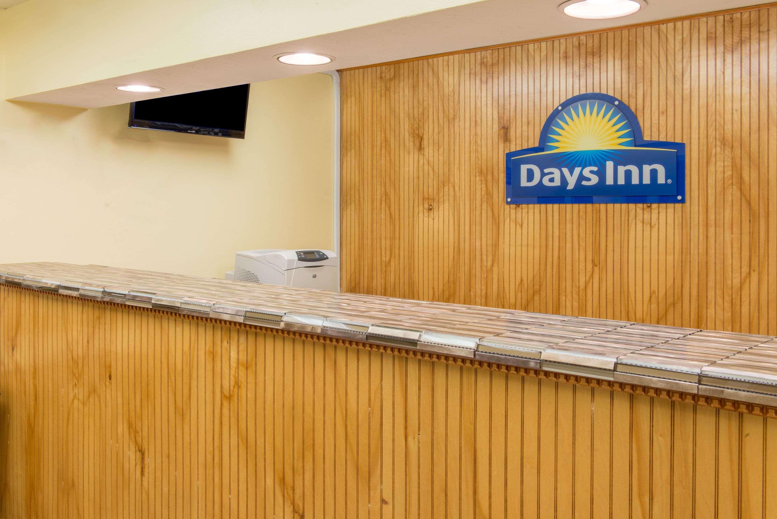 Days Inn & Suites By Wyndham Dayton North Dış mekan fotoğraf